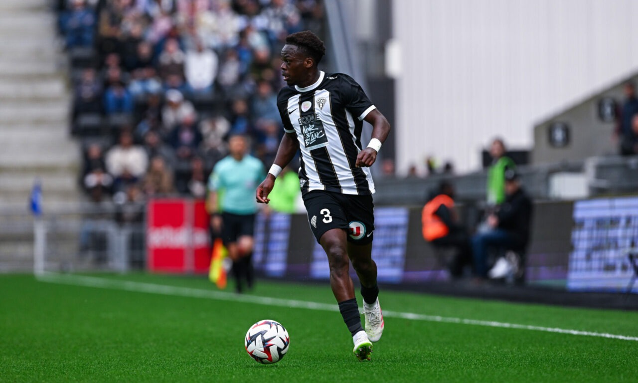 Jacques Ekomié quitte Angers pour Wrexham : un transfert à plus de 8 M€ pour le SCO