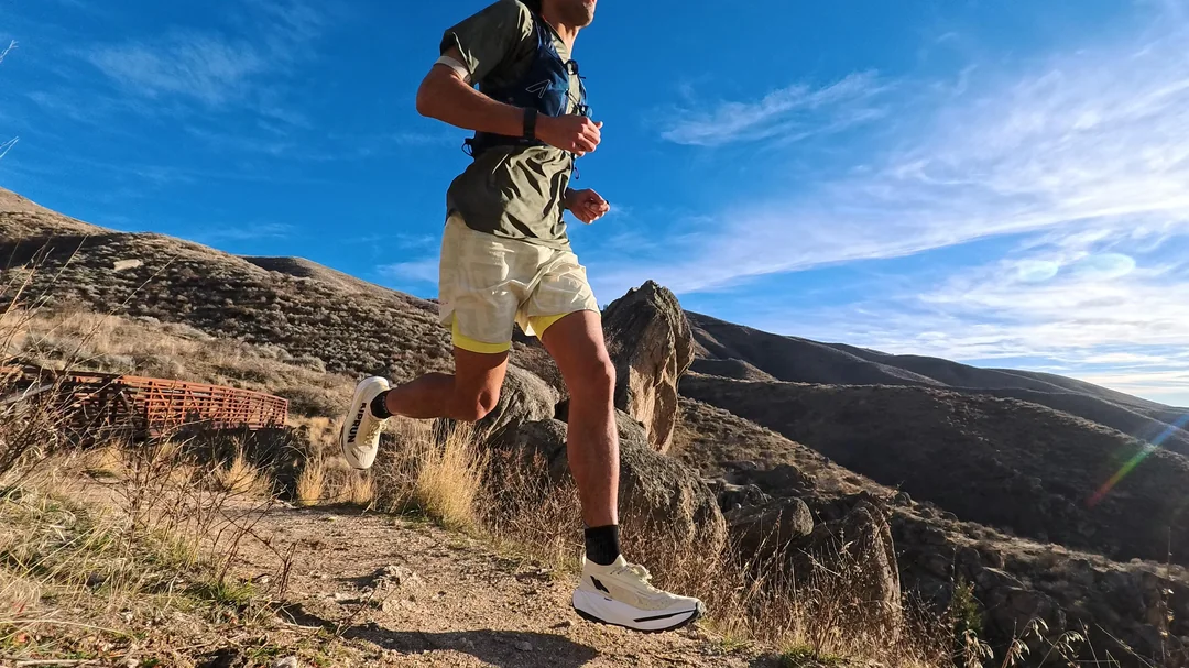 Test running : Kiprun Kipsummit Race, la supershoe carbone de Decathlon qui veut accélérer le trail