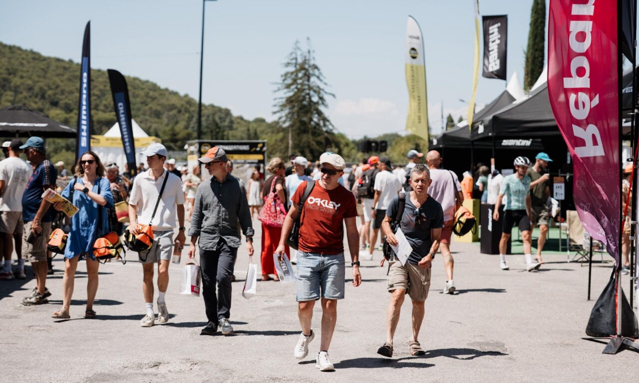 L&rsquo;ÉTAPE DU TOUR DE FRANCE FEMMES AVEC ZWIFT 2026  ENGOUEMENT CONSIDERABLE À LA VEILLE DE LA COURSE SUR LE VILLAGE DÉPART !
