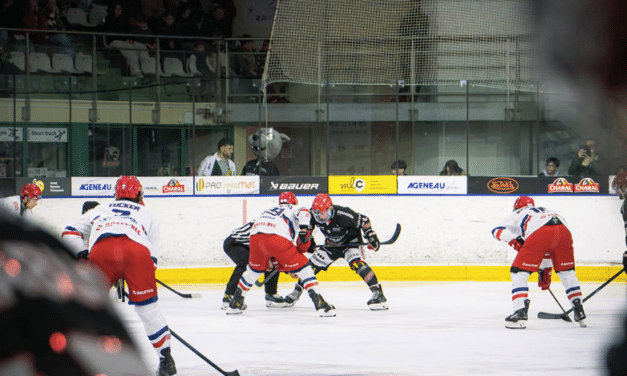 HOCKEY SUR GLACE : LES DOGS DE CHOLET PASSENT ENCORE TOUT PRÈS DE LEUR PREMIÈRE VICTOIRE FACE À LYON (3-4, PRL)