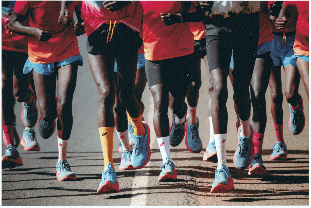 ASICS et DISTANCE dévoilent leur première collection capsule inspirée par et pour les champions